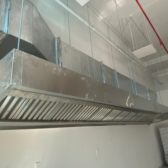 chụp hút mùi công nghiệp lắp đặt máng hút khói bếp