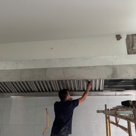 chụp hút mùi công nghiệp lắp đặt máng hút khói bếp