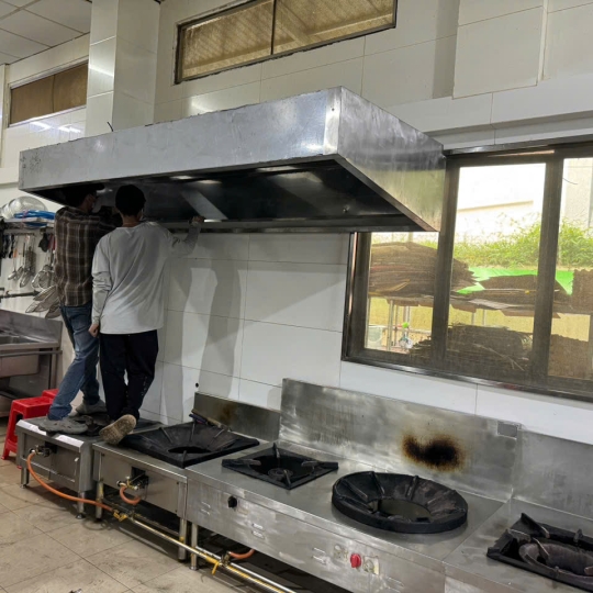 chụp hút mùi công nghiệp lắp đặt máng hút khói bếp
