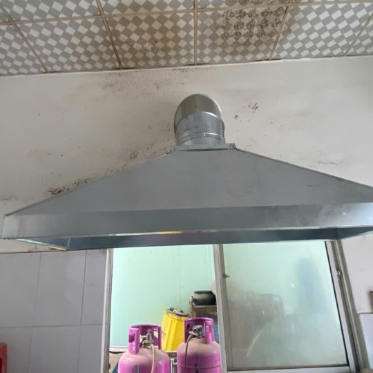 chụp hút mùi công nghiệp lắp đặt máng hút khói bếp